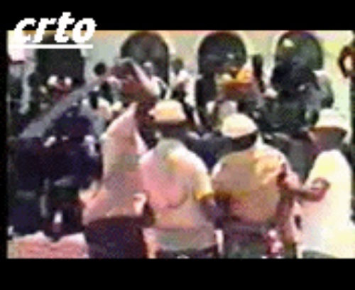 Castigo para violadoresHay países realmente civilizados donde la justicia es mucho más rápida y contundente que la que todos conocemos. En España los juicios suelen ser lentos y no siempre garantizan la reinserción social de los violadores. Sin embargo, en otros países, han desarrollado un plan de integración social que garantiza que el violador no vuelva a abusar de ninguna mujer. [[MORE]] Publicado por Adrien Fowl.
Material filmado y enviado por omicrompercei8 ;-).