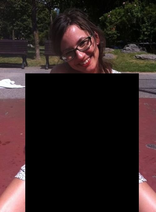 El milagro de la vida en público. El sueño de esta chica siempre fue tener a su primer hijo al aire libre. No quería que su hijo abriera los ojos por primera vez en el ambiente aséptico de un hospital.¿Qué mejor lugar para parir que en medio de un parque?
[[MORE]]
Publicado por Adrien Fowl.
Foto tomada por el padre de la criatura, ivanovich ;-).